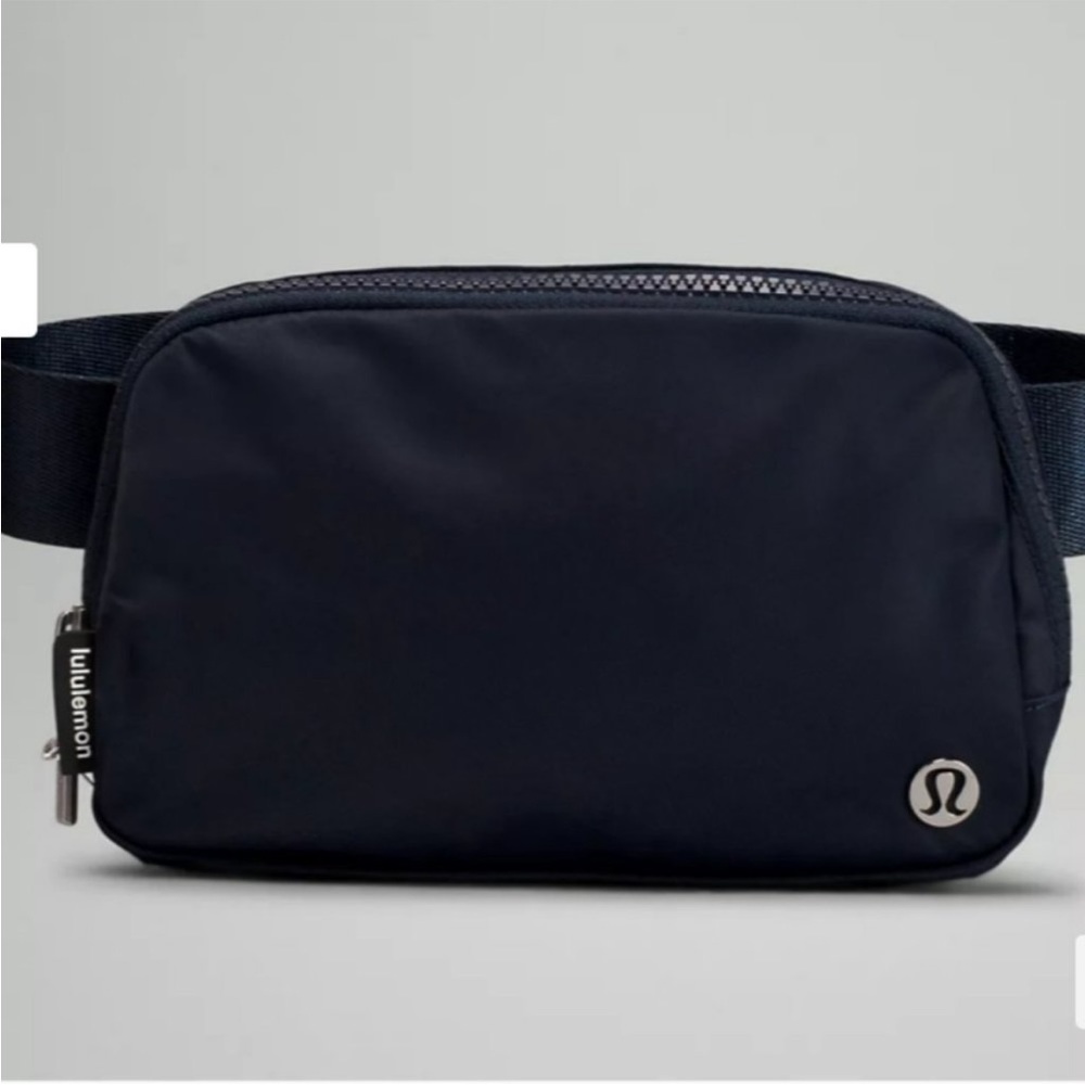 Lululemon everywhere belt bag 1l navy